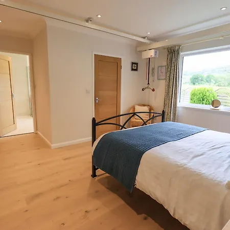 Pembroke * Grange-over-Sands